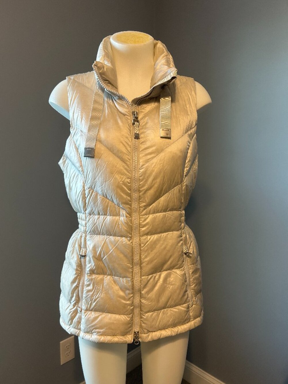 Athleta Women’s XL Metallic Champagne Quilted Puffer Vest
